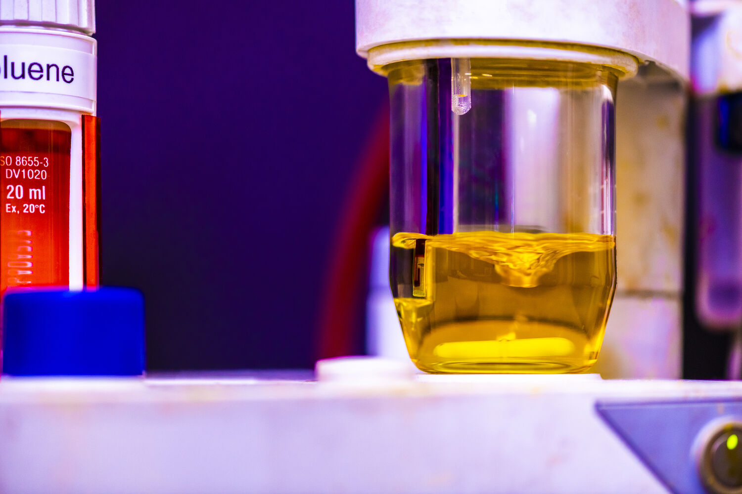 Laboratory demoulding process for custom pre-polymers